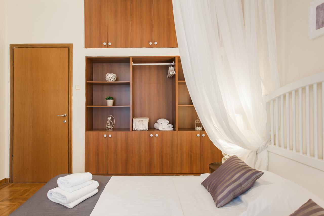 Athenian Home By Livin Urbban ภายนอก รูปภาพ