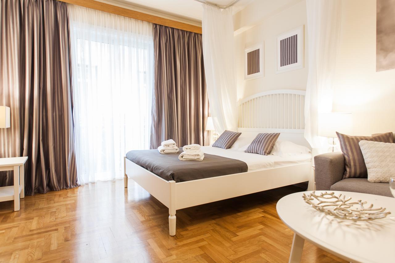 Athenian Home By Livin Urbban ภายนอก รูปภาพ